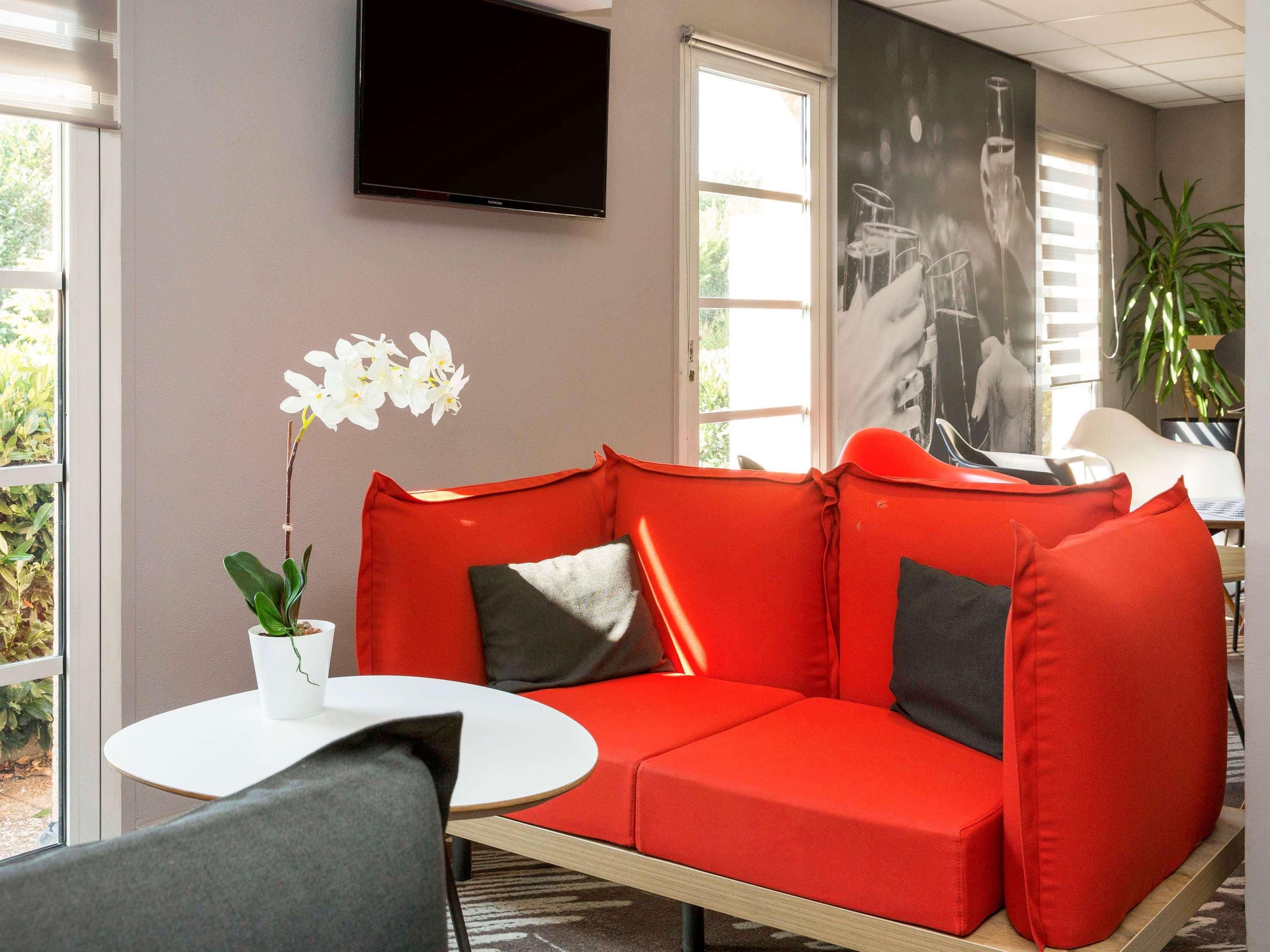 Ibis Budget Систерон Экстерьер фото