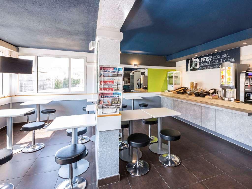 Ibis Budget Систерон Ресторан фото