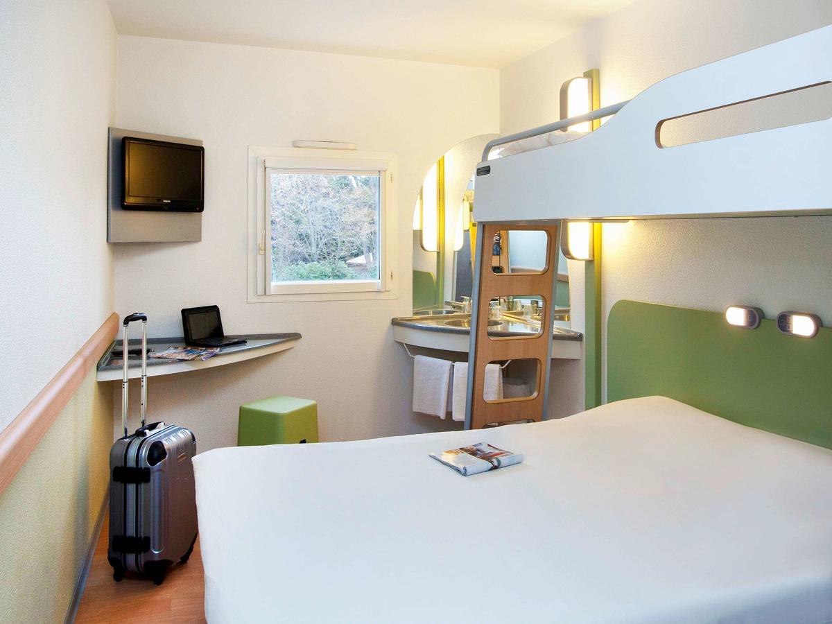 Ibis Budget Систерон Экстерьер фото